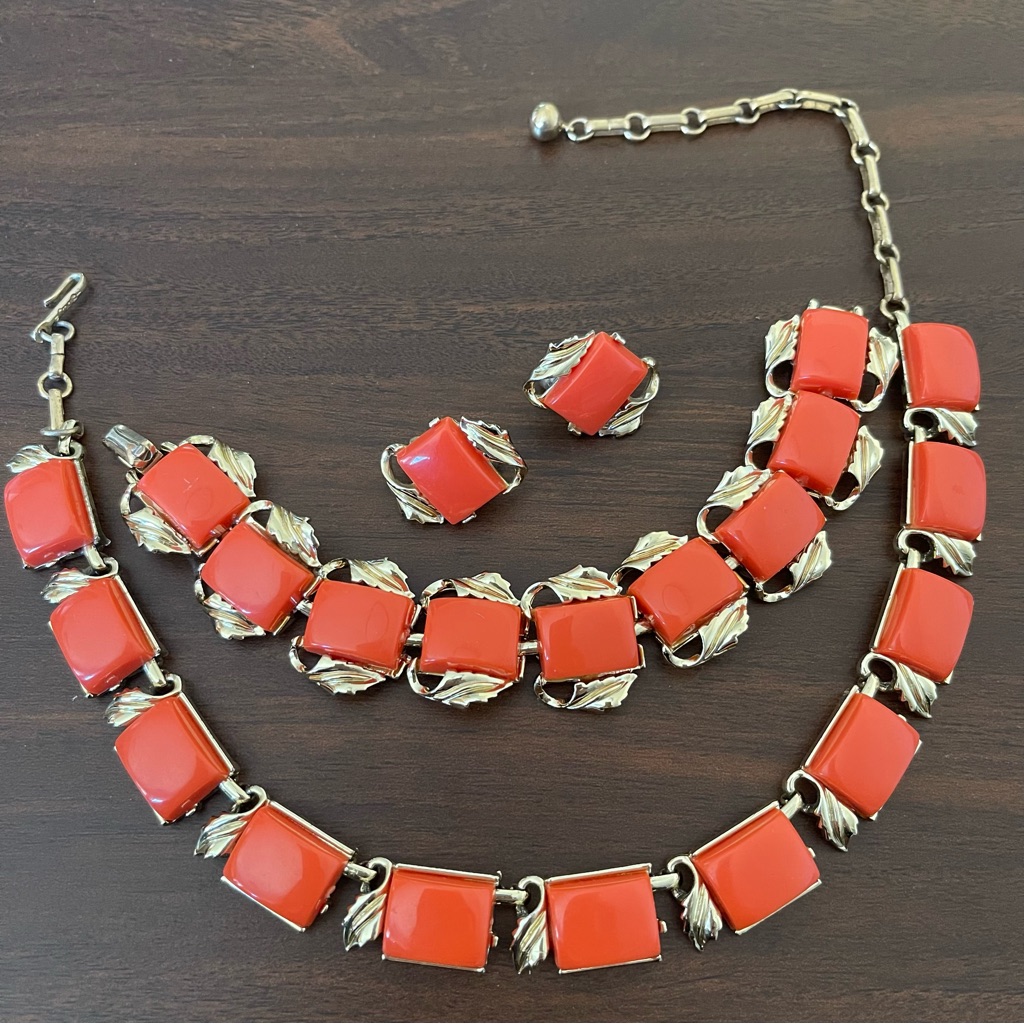 Vintage Coro Gold Tone Thermoset Lucite Necklace Bracelet Earrings Set 89$